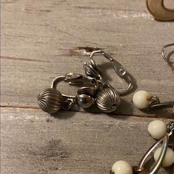 Gold tone and Silver tone Earrings 4 pair Good Condition Robert Rose Clip Etc - Picture 4 of 5